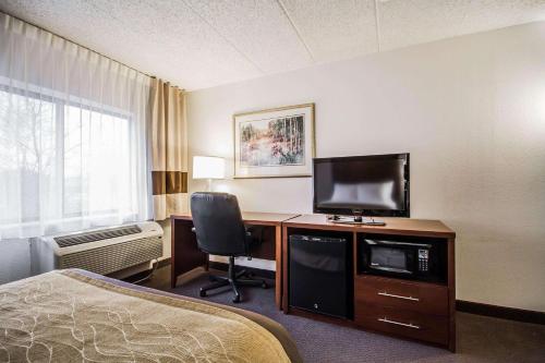 Comfort Inn & Suites Madison - Airport