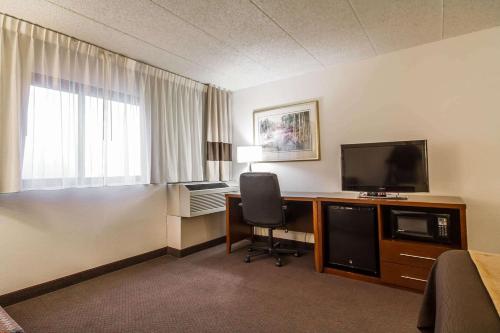 Comfort Inn & Suites Madison - Airport