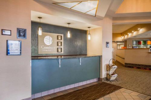 Comfort Inn & Suites Madison - Airport