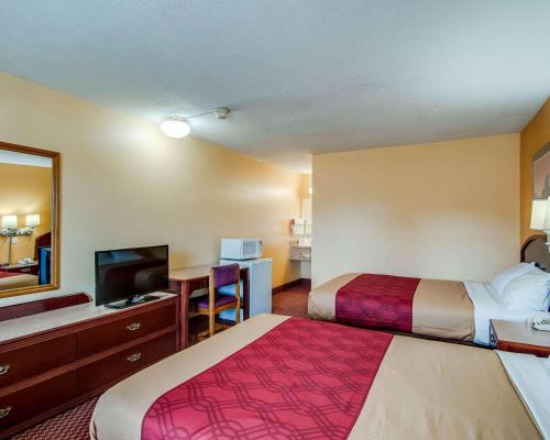 Econo Lodge Near Bluefield College