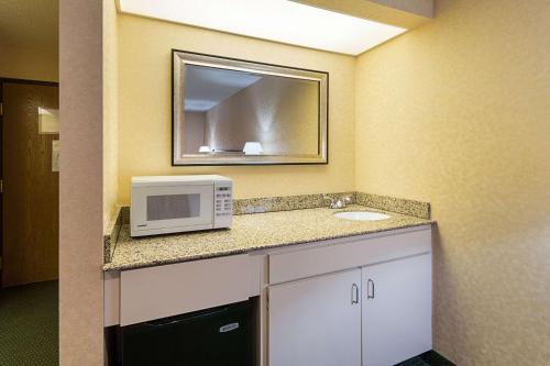 Quality Inn Parkersburg North Vienna In Wv