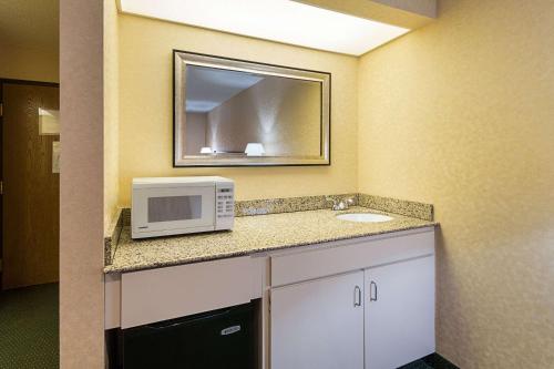 Quality Inn Parkersburg North-Vienna