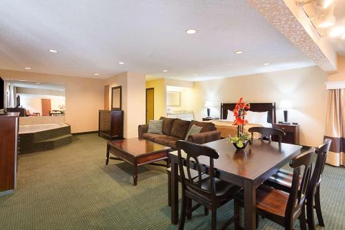 Quality Inn Parkersburg North-Vienna