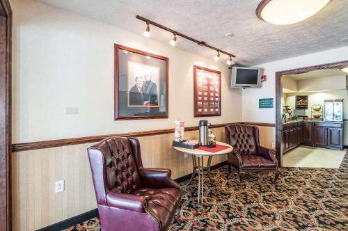 Rodeway Inn and Suites - Charles Town,WV