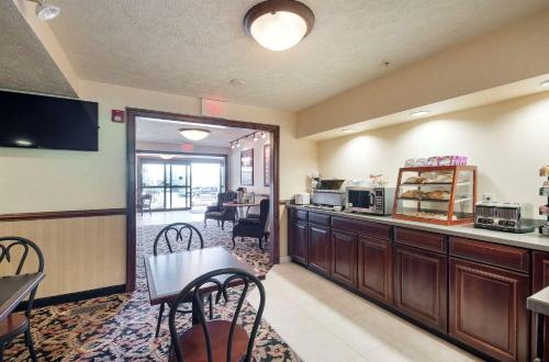 Rodeway Inn and Suites