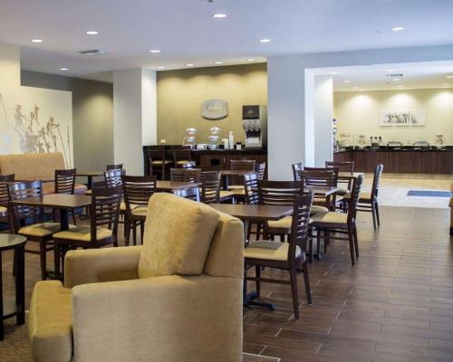 Lobby, Sleep Inn & Suites Moundsville - Wheeling in Moundsville