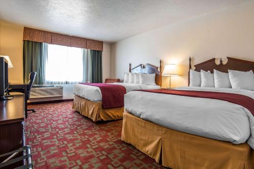 Quality Inn Evanston near Wyoming Downs - image 3