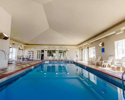 Sleep Inn & Suites Evansville - image 9