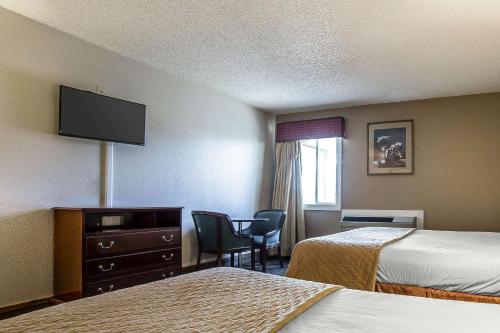 Rodeway Inn Cheyenne I-80 East Room Type - Room, 2 Queen Beds, Accessible, Non Smoking