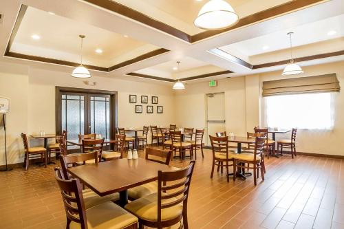 Sleep Inn & Suites - image 8