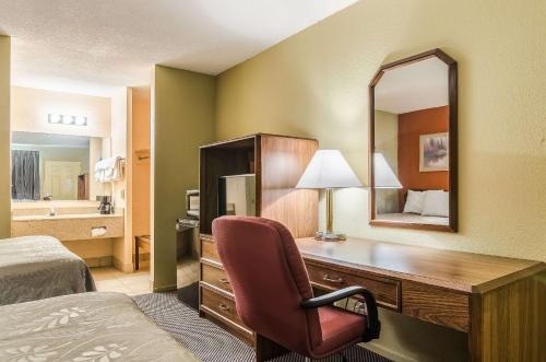 Executive Inn Dodge City KS - image 9