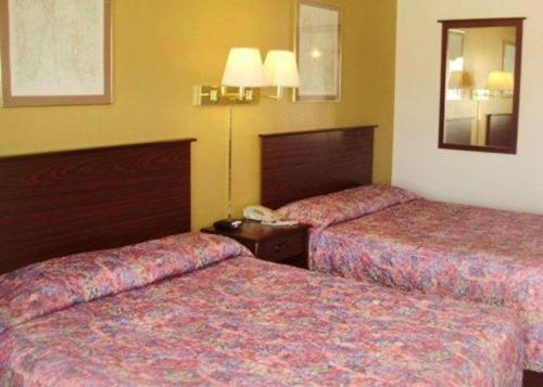 Rodeway Inn Goddard - image 7