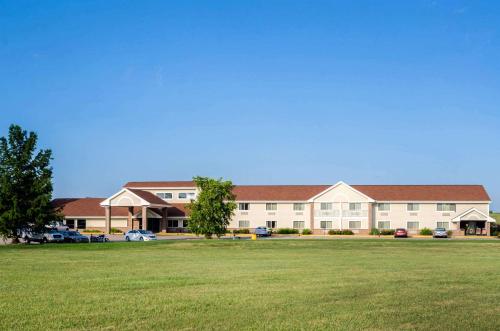 Rodeway Inn - Hotel - Hesston