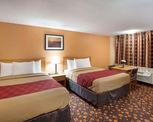 Econo Lodge Phillipsburg - Tap to explore photos