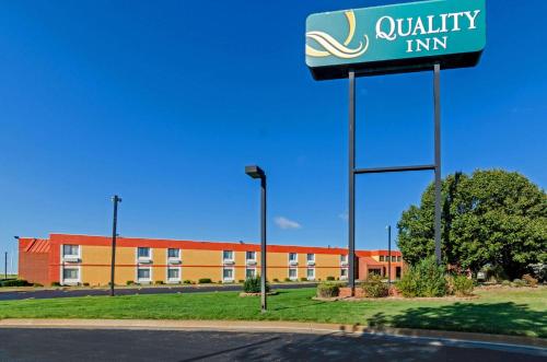 Quality Inn South - Accommodation - Wichita