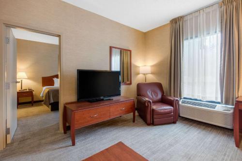 Quality Inn & Suites Benton - Draffenville