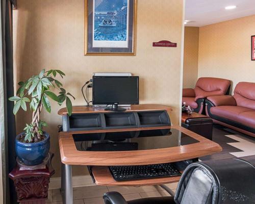 Econo Lodge Inn & Suites Natchitoches - main image