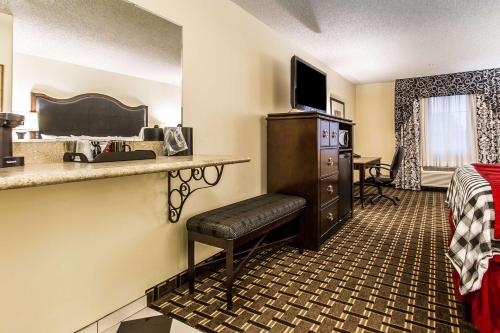 Evangeline Downs Hotel, Ascend Hotel Collection