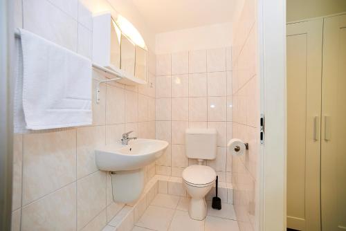 Bearlin City Apartments - City Center East - image 4