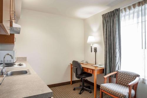 Quality Inn & Suites Federal Way - Seattle - image 7