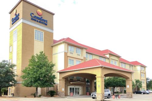 Comfort Inn & Suites Near Six Flags & Medical Center