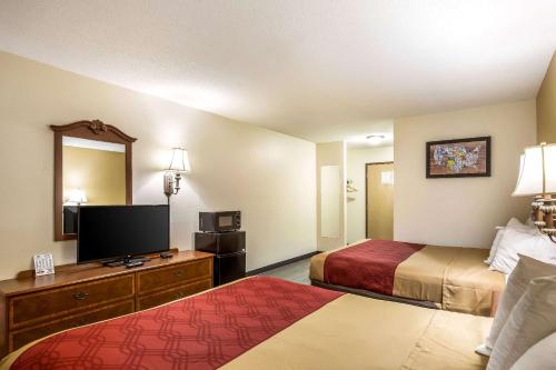 Econo Lodge Inn And Suites