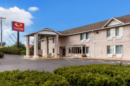 Econo Lodge Inn & Suites Fairview Heights near I-64 St Louis