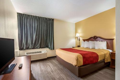 Econo Lodge Inn And Suites