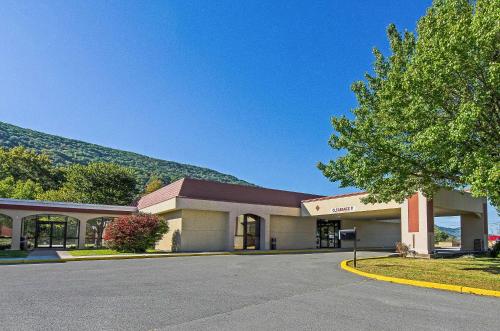 Econo Lodge Inn & Suites - Norton