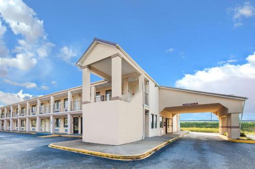 . Americas Best Value Inn Grayson