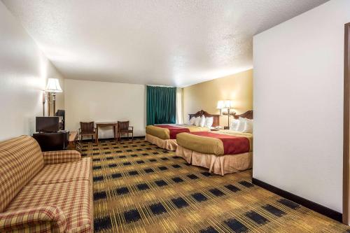 Econo Lodge Inn And Suites