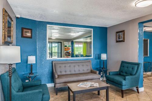 Quality Inn I-10 East near Frost Bank Center in San Antonio, USA
