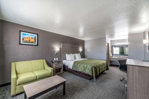 Quality Inn I-10 East near Frost Bank Center in San Antonio, USA