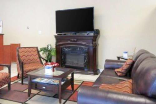 Quality Inn & Suites Airport - main image