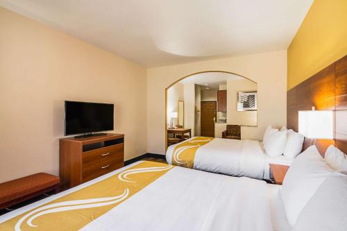 Quality Inn & Suites - image 6