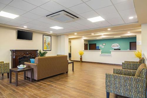Suburban Extended Stay Hotel - image 5