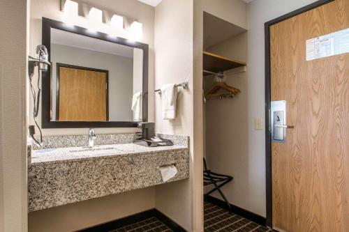 Quality Inn Madison West Near University Area in Madison, USA