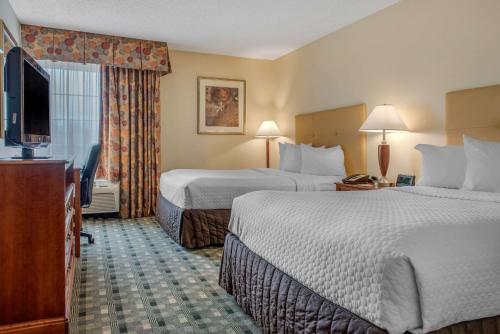 Quality Hotel Conference Center Cincinnati Blue Ash - image 4