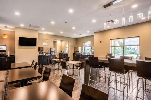 MainStay Suites Sarasota I-75 - image 2
