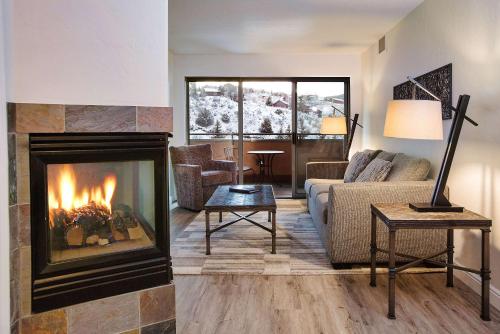 Suite with Mountain View - Non-Smoking