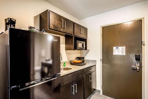 MainStay Suites Sarasota I-75 - image 5