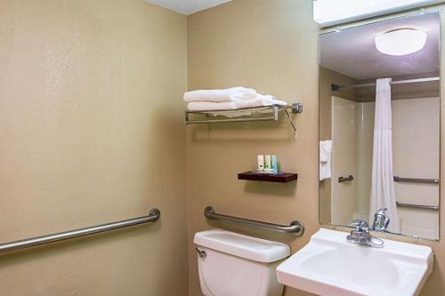 Quality Suites Atlanta Airport East