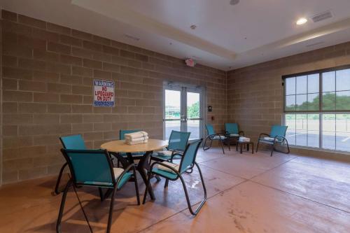 Comfort Inn & Suites - Harrisburg Airport - Hershey South - image 6