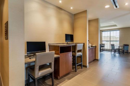 Comfort Inn & Suites - Harrisburg Airport - Hershey South - image 7
