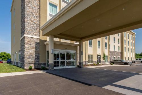 Comfort Inn & Suites - Harrisburg Airport - Hershey South - image 8