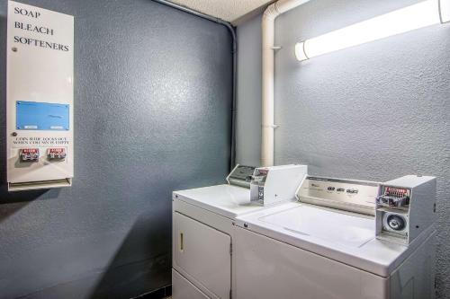 Quality Inn Atlanta Airport-Central - image 6