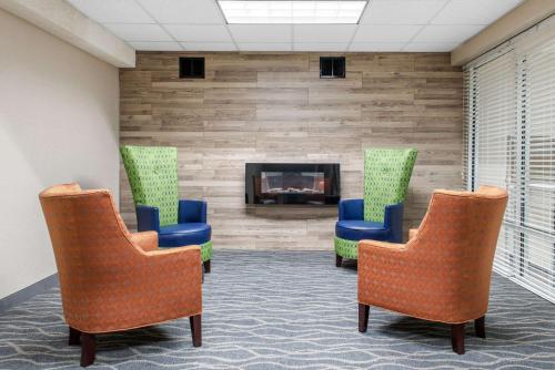 Quality Inn and Conference Center Richmond - image 9