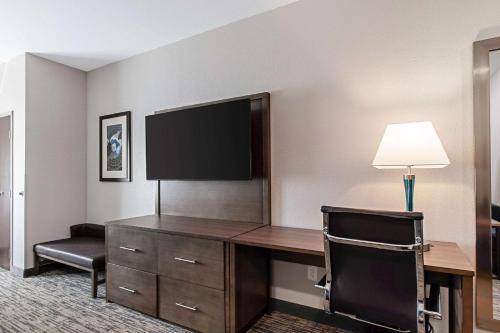Comfort Suites Grove City - Columbus South in Grove City, USA