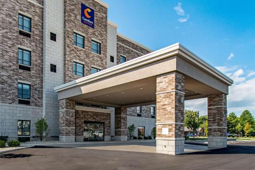 Comfort Suites Grove City - Columbus South in Grove City, USA