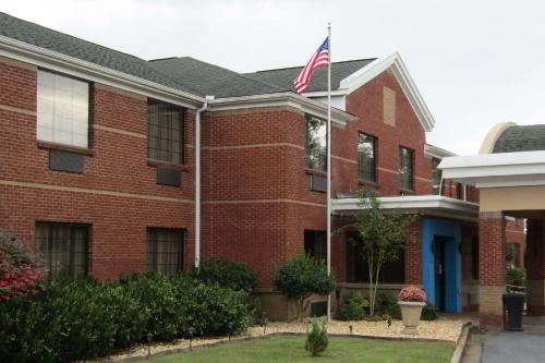 外部景觀, Cedartown Inn & Suites in 錫達敦